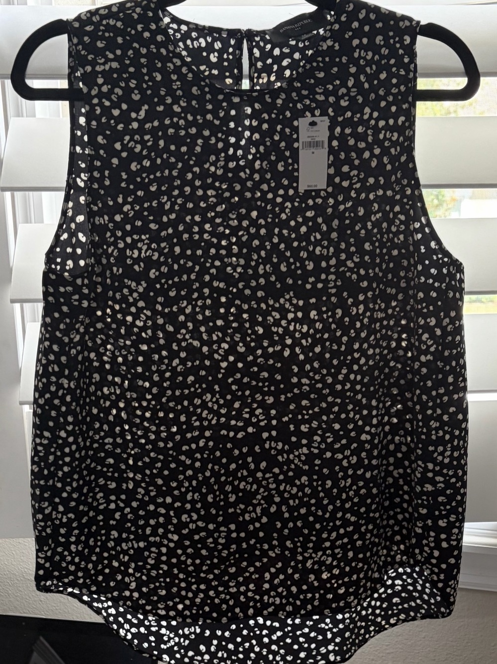NWT Banana Republic Black and White Sleeveless Printed Blouse M